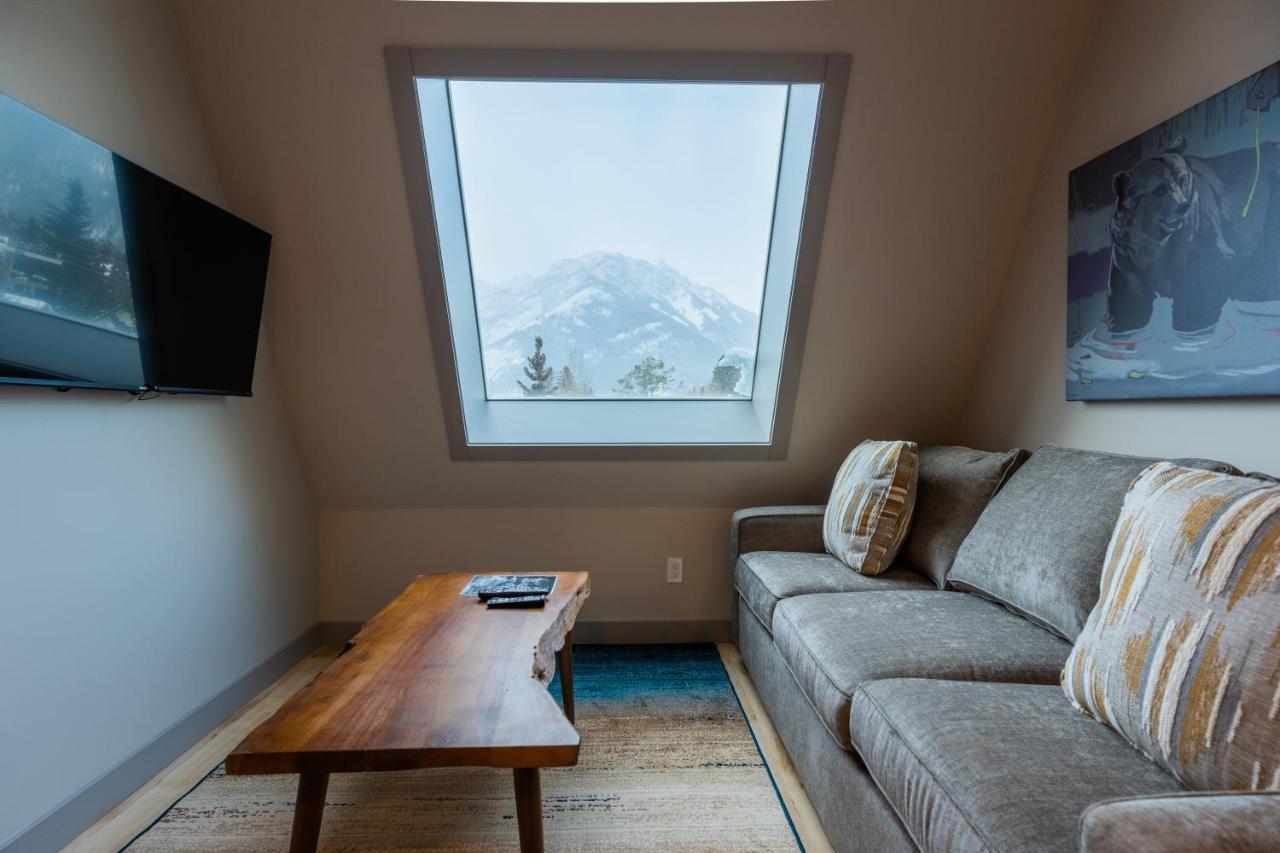 Basecamp Suites Banff Bagian luar foto