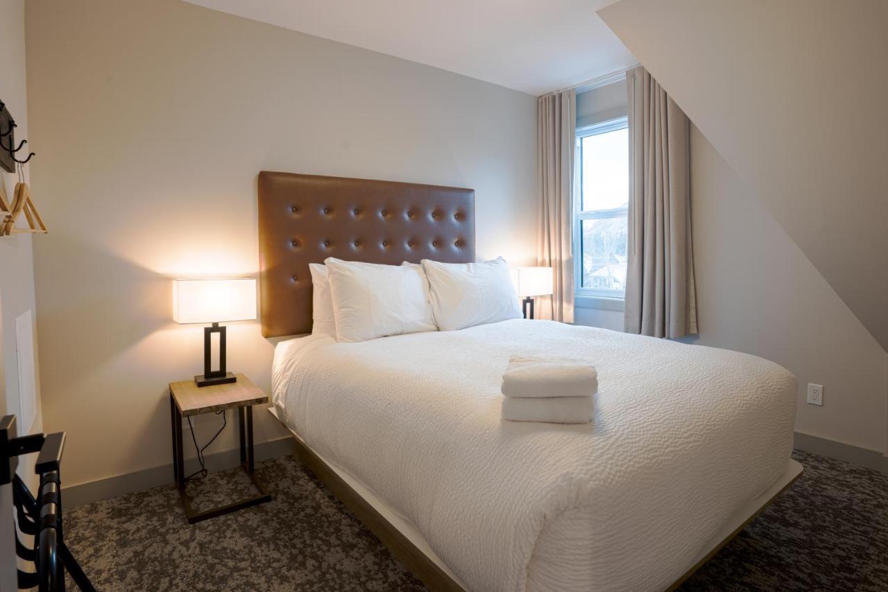 Basecamp Suites Banff Bagian luar foto