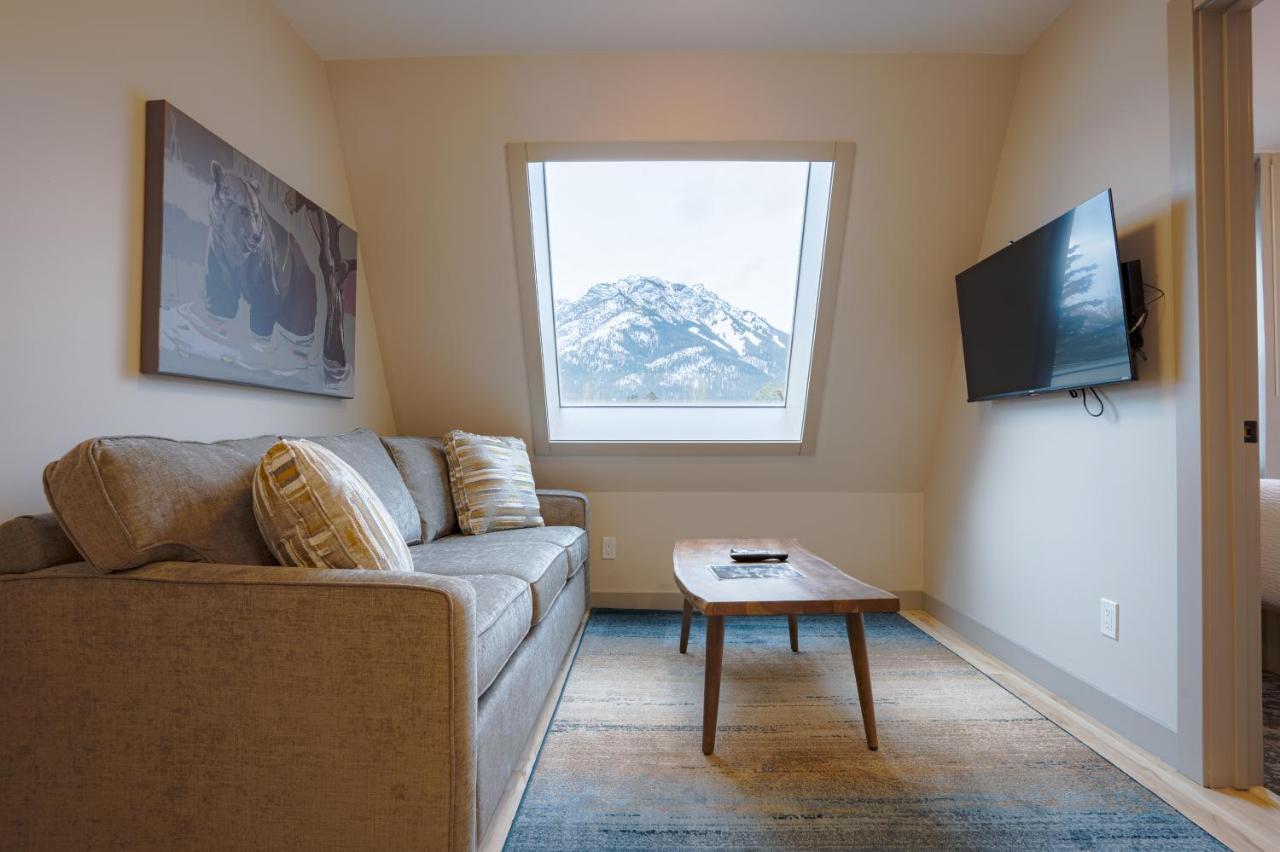 Basecamp Suites Banff Bagian luar foto