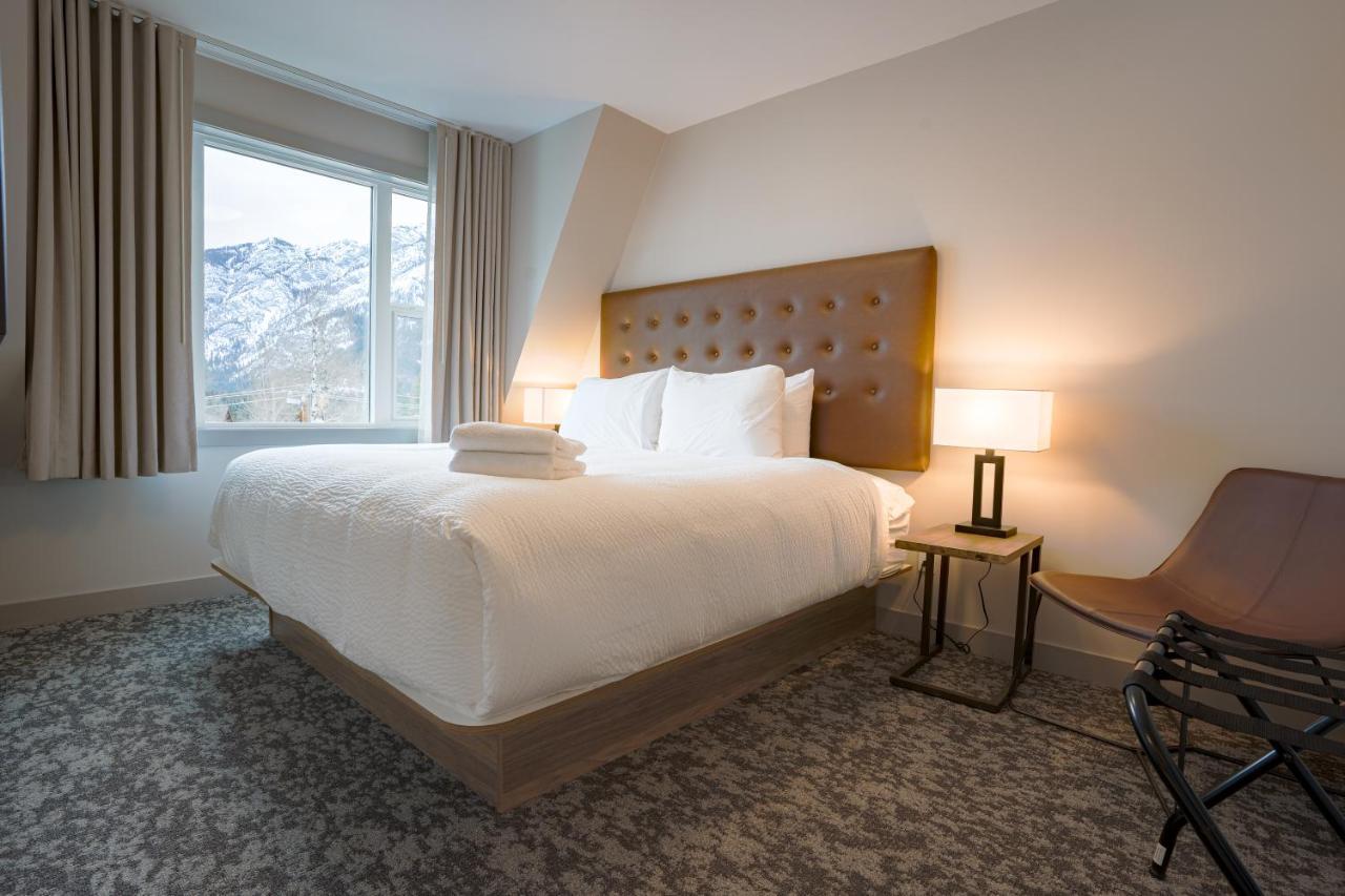 Basecamp Suites Banff Bagian luar foto