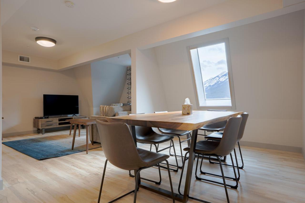 Basecamp Suites Banff Bagian luar foto