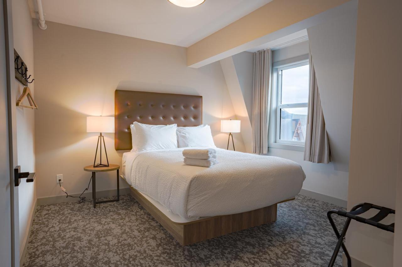 Basecamp Suites Banff Bagian luar foto