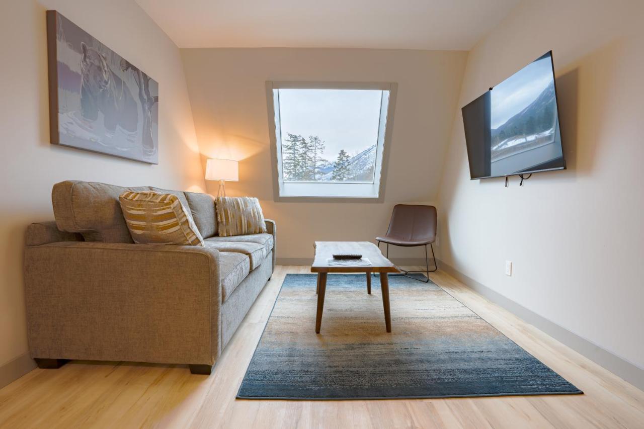 Basecamp Suites Banff Bagian luar foto