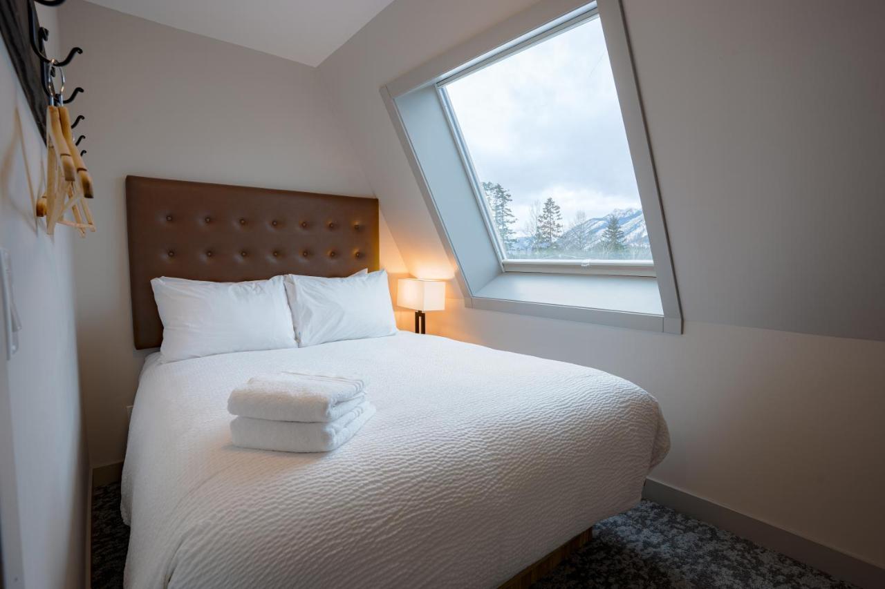 Basecamp Suites Banff Bagian luar foto