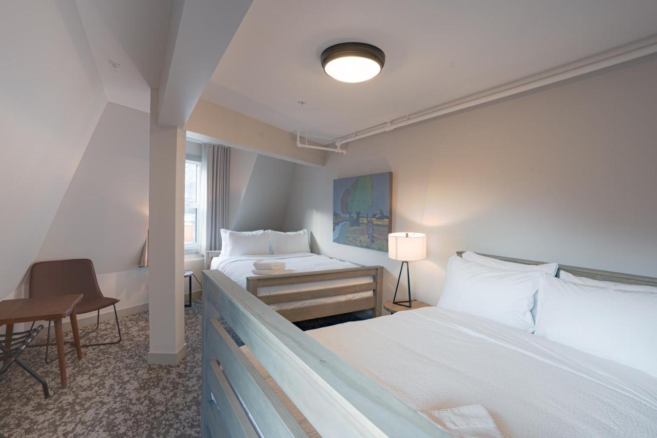 Basecamp Suites Banff Bagian luar foto