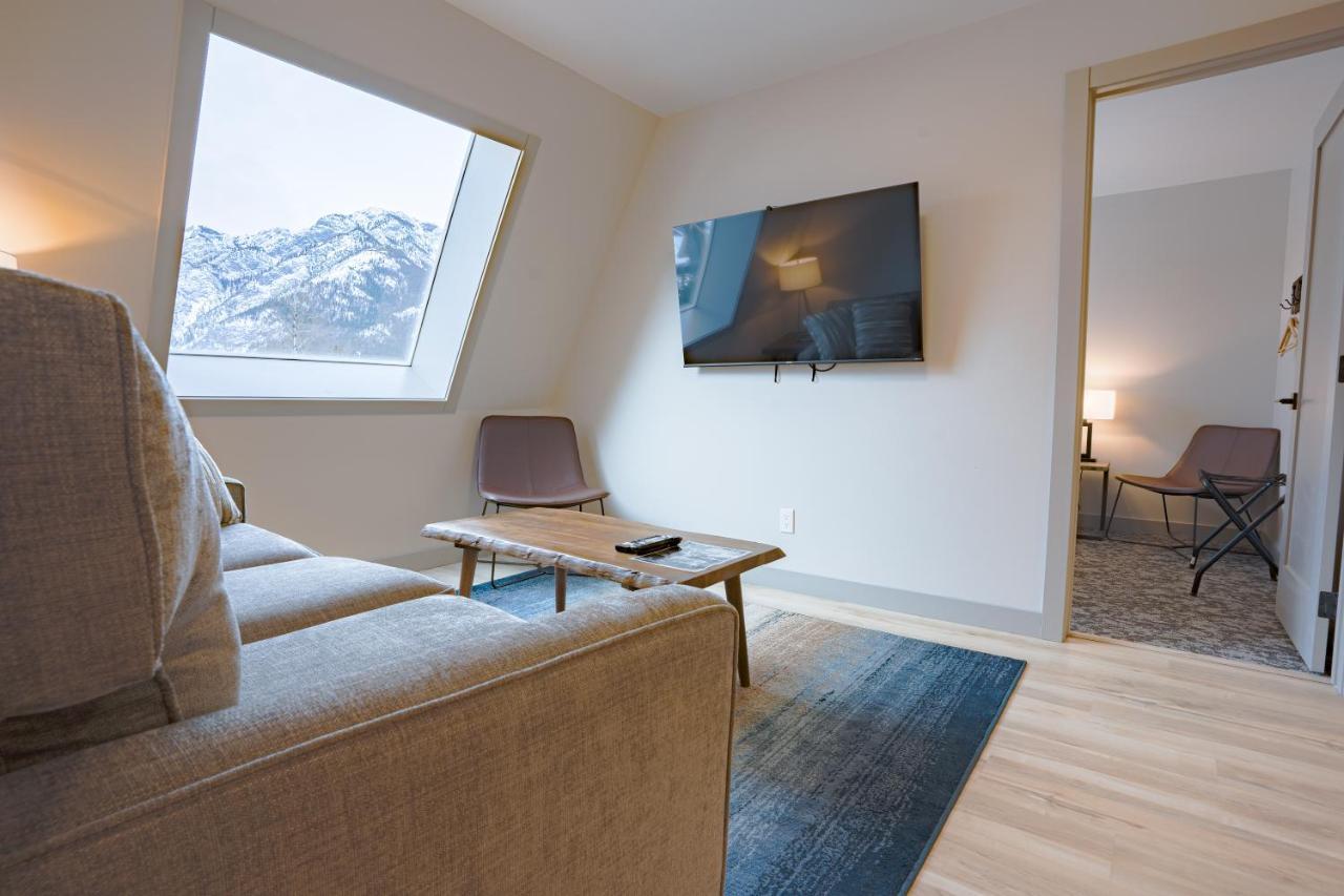 Basecamp Suites Banff Bagian luar foto