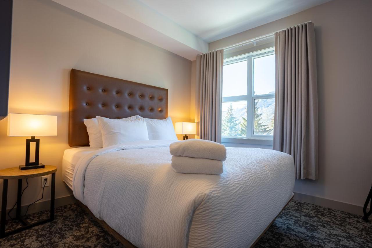 Basecamp Suites Banff Bagian luar foto