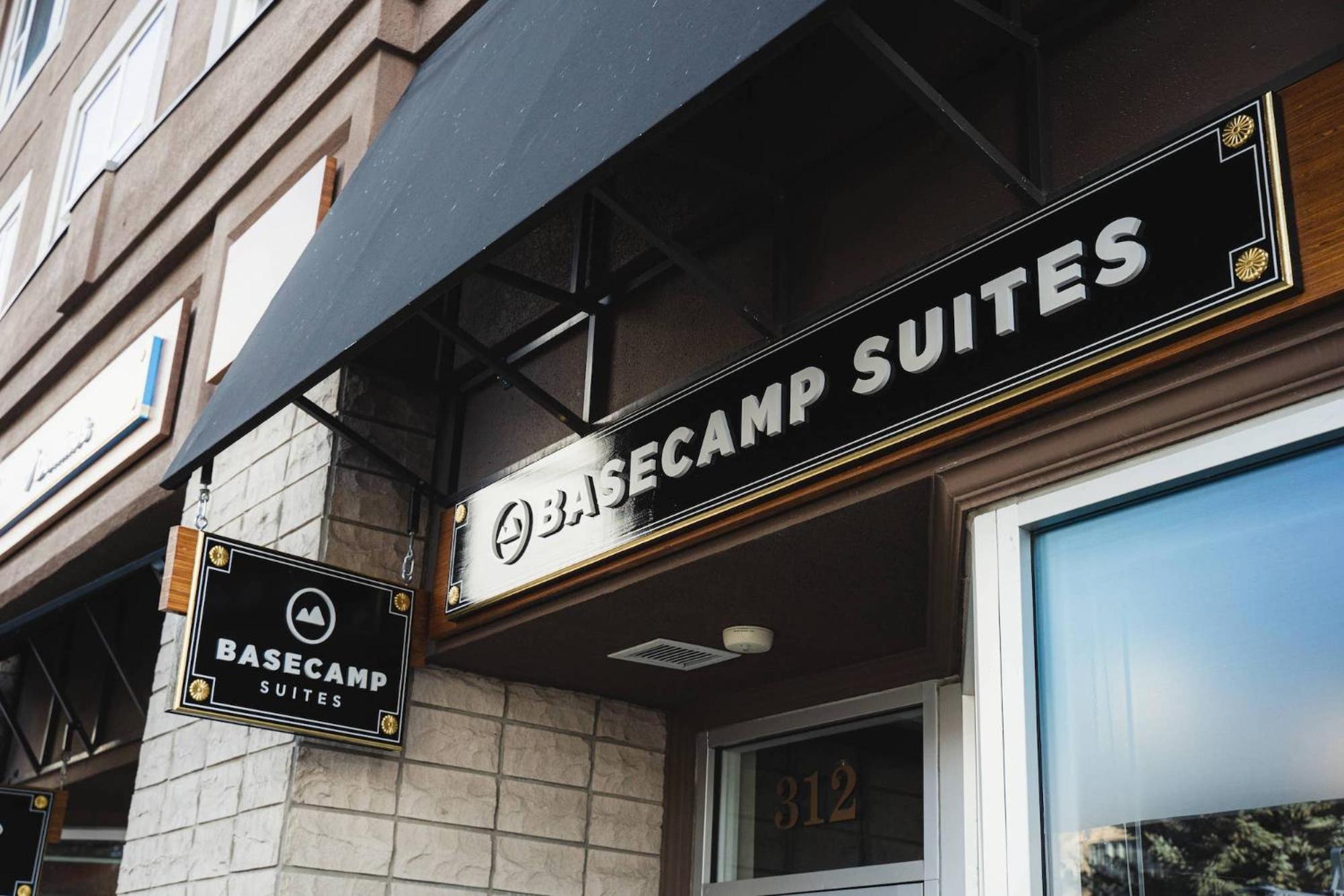 Basecamp Suites Banff Bagian luar foto